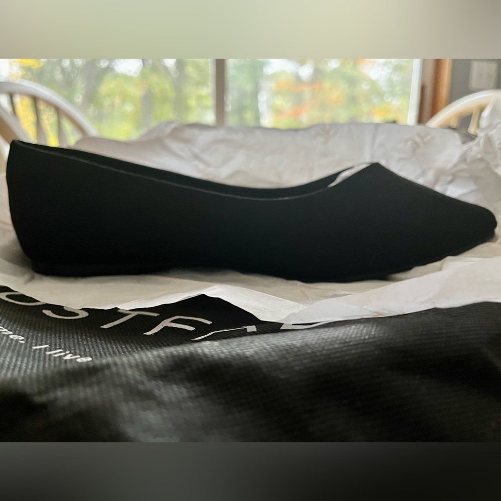 Size 7.5 Wide black flats from JustFab.